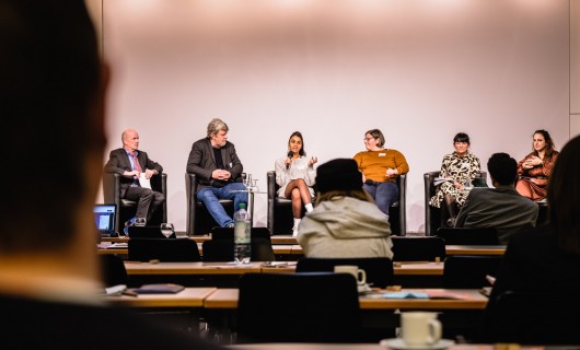 Podium des Fachtags &quotJugendpolitik im Aufwind&quot. Foto: Andi Weiland, (c) Arbeitsgemeinschaft für Kinder- und Jugendhilfe - AGJ